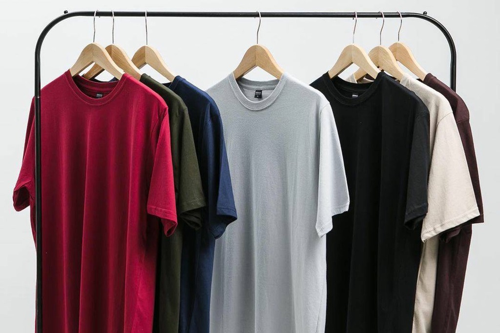 Menemukan Keunikan dalam Kesederhanaan Kaos Polos Sebagai Pilihan Fashion yang Trendi