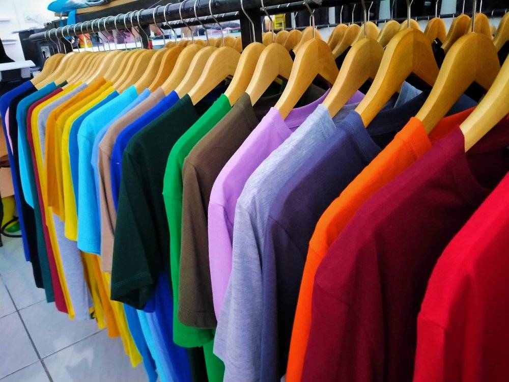 Ingin Memulai Bisnis di Bidang Fashion dan Cari Toko Kaos Polos?