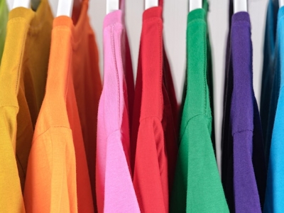 Membuat Pilihan Tepat dengan Kaos Polos Berdasarkan Warna Favorit Anda