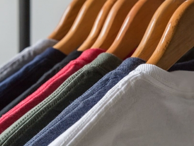 3 Hal Penting yang Perlu Anda Perhatikan Sebelum Membeli Baju Kaos Polos